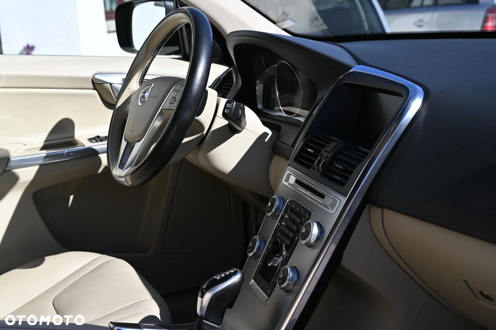 Volvo XC 60 D4 Momentum - 14