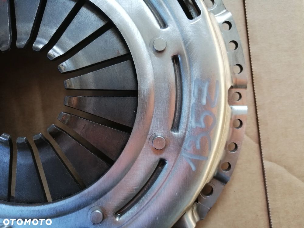 Skoda Octavia II 2.0 TDi koło dwumasowe Sachs plus sprzęgło komplet - 4