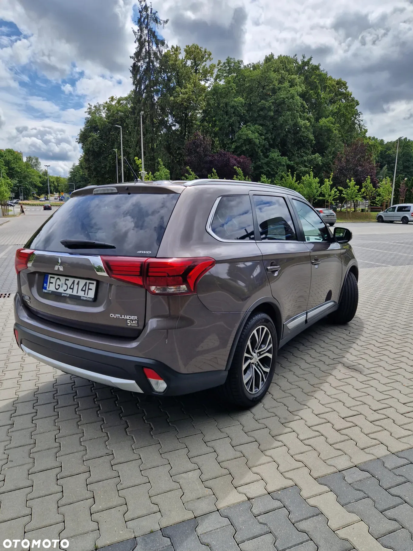 Mitsubishi Outlander 2.0 Instyle + 4WD CVT - 7