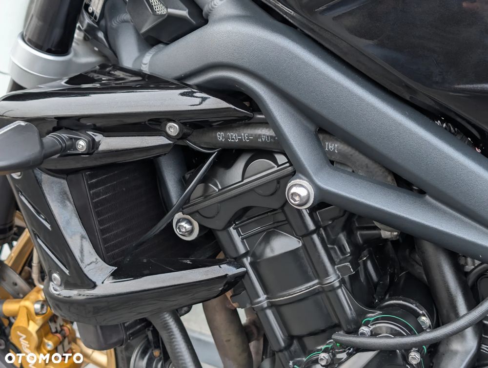 Triumph Street Triple - 30