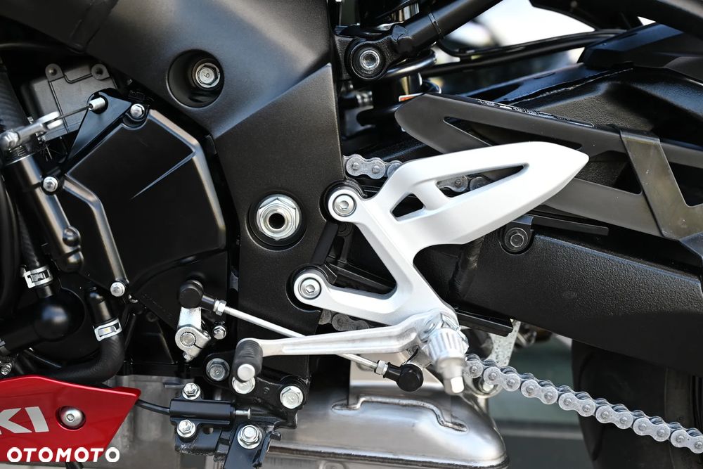Suzuki GSX 1000 - 16