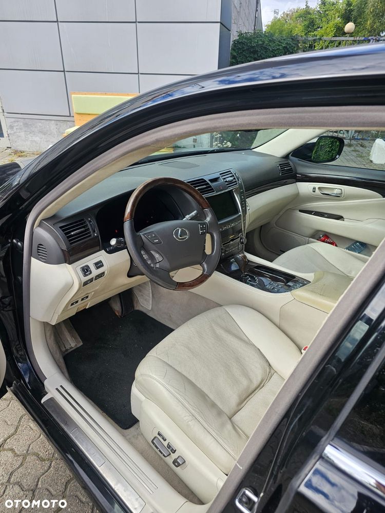 Lexus LS 460 Dynamic Line + Impression Line - 17