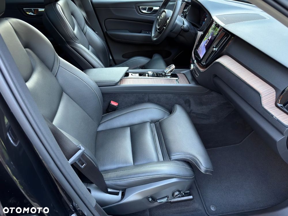 Volvo XC 60 T8 AWD Plus Dark - 23