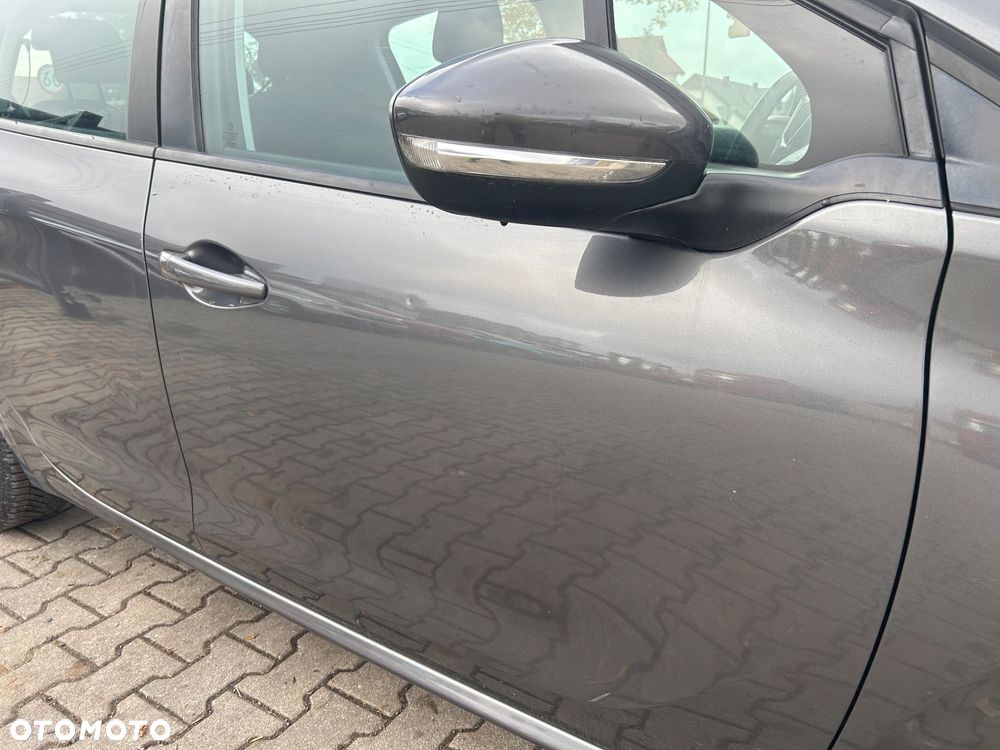Peugeot 208 - 22