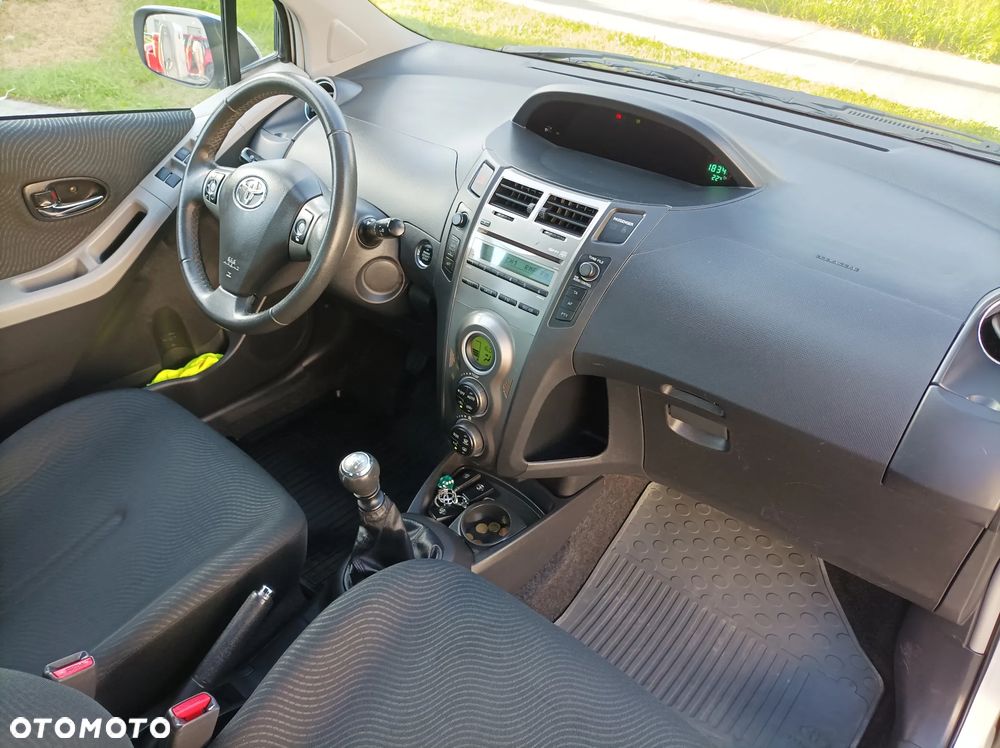 Toyota Yaris 1.33 VVT-i Executive - 22