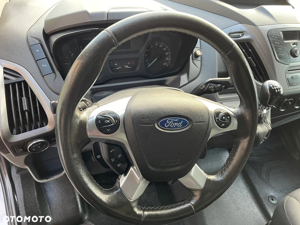 Ford Custom L2H1 - 16