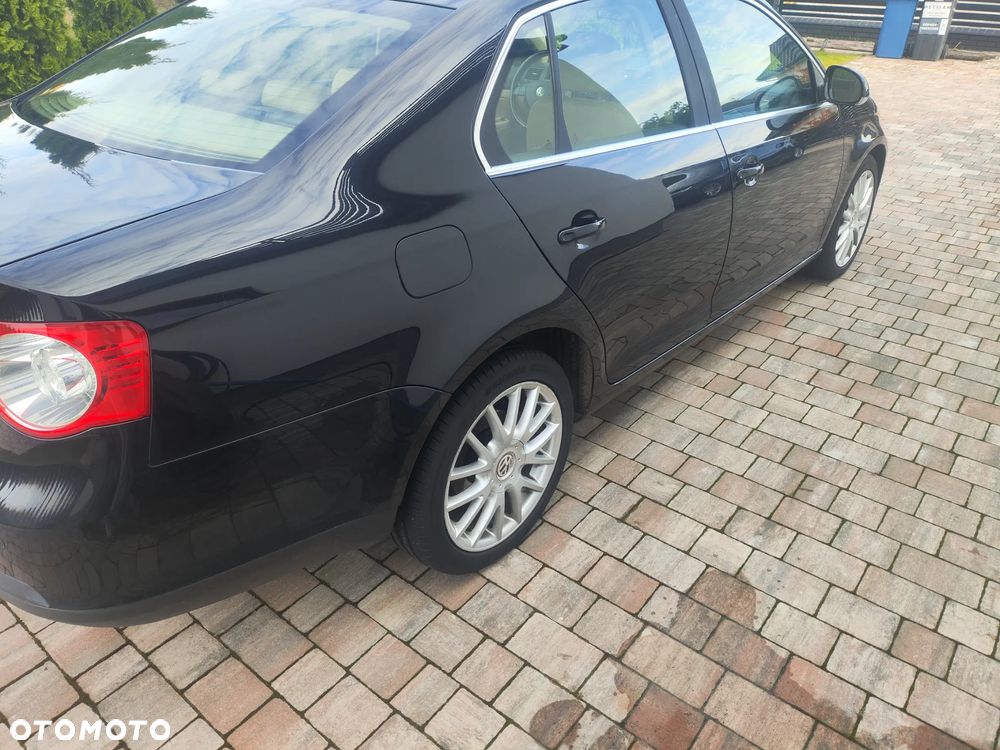 Volkswagen Jetta - 3