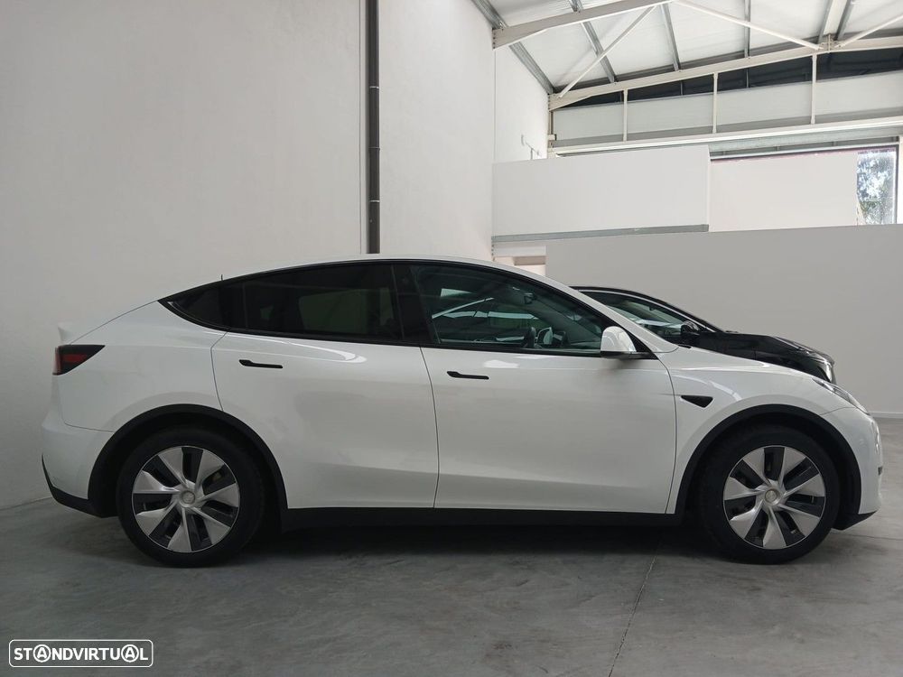 Tesla Model Y Standard - 11