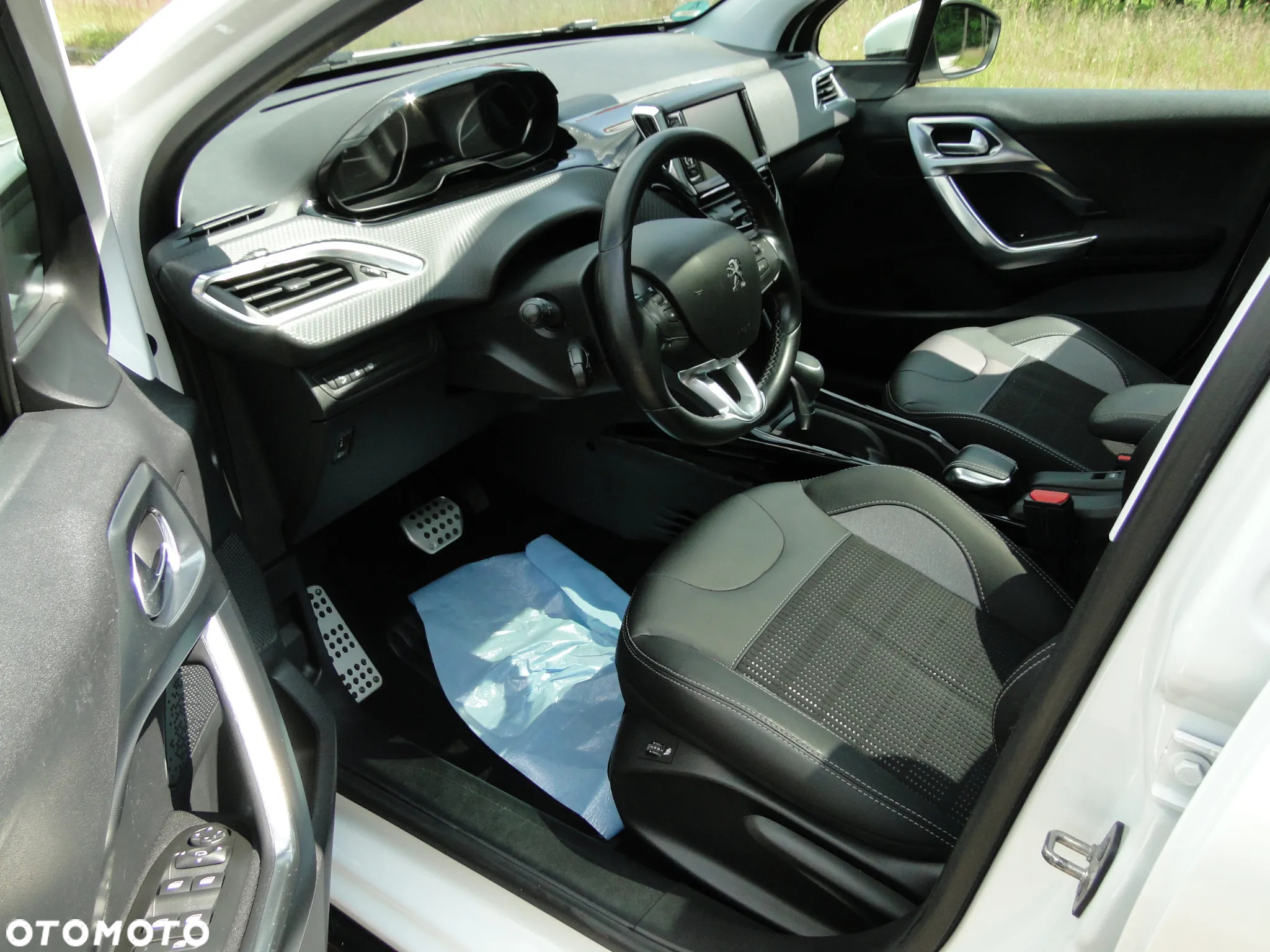 Peugeot 2008 PureTech 110 GPF EAT6 Black Edition - 19