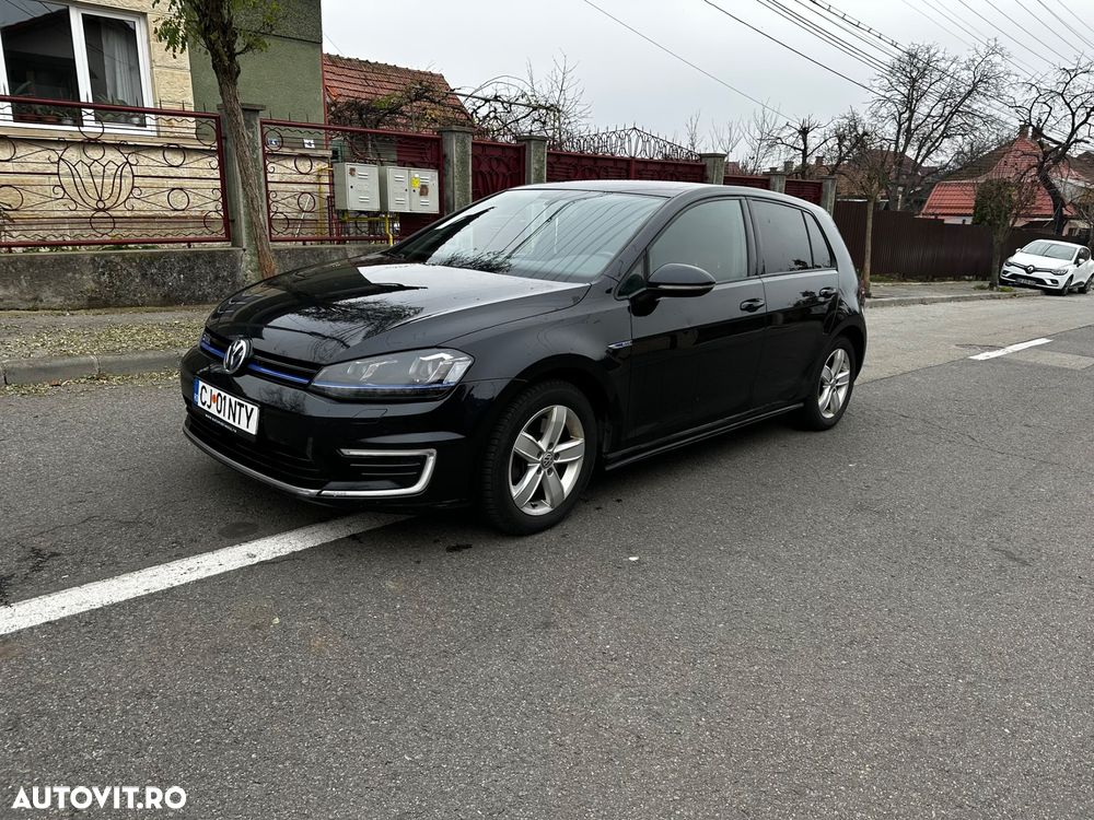Volkswagen Golf - 1