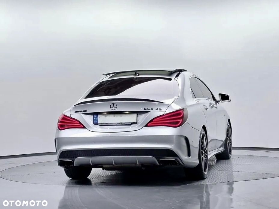 Mercedes-Benz CLA AMG 45 4Matic 7G-DCT - 3