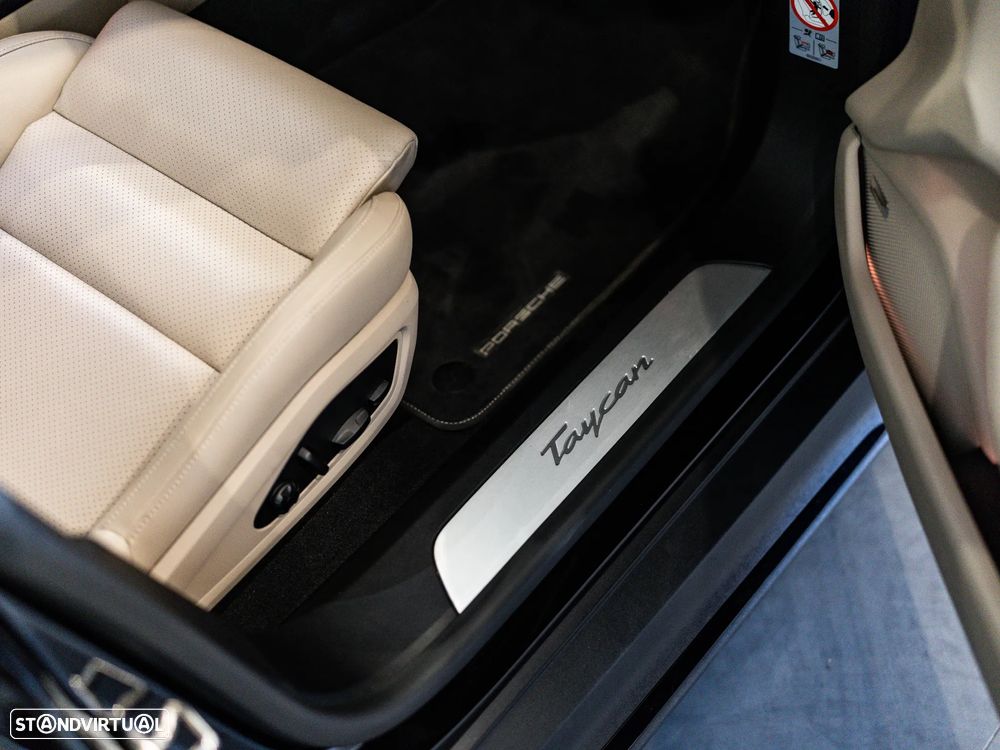 Porsche Taycan Sport Turismo - 42