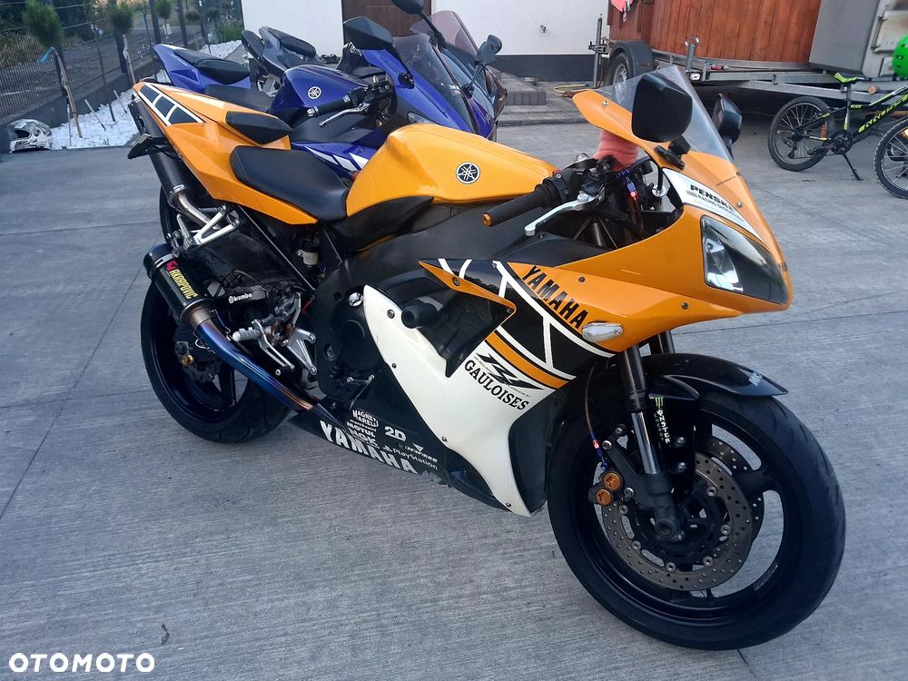 Yamaha R1 - 6