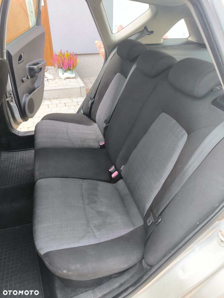 Kia Ceed 2010 photo 3
