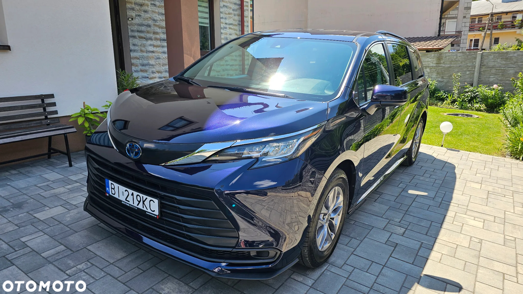 Toyota Sienna - 2