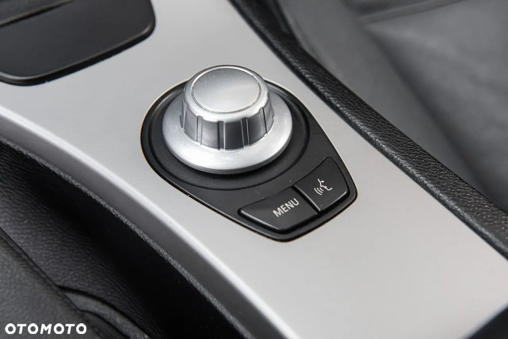 BMW Seria 3 330i - 23