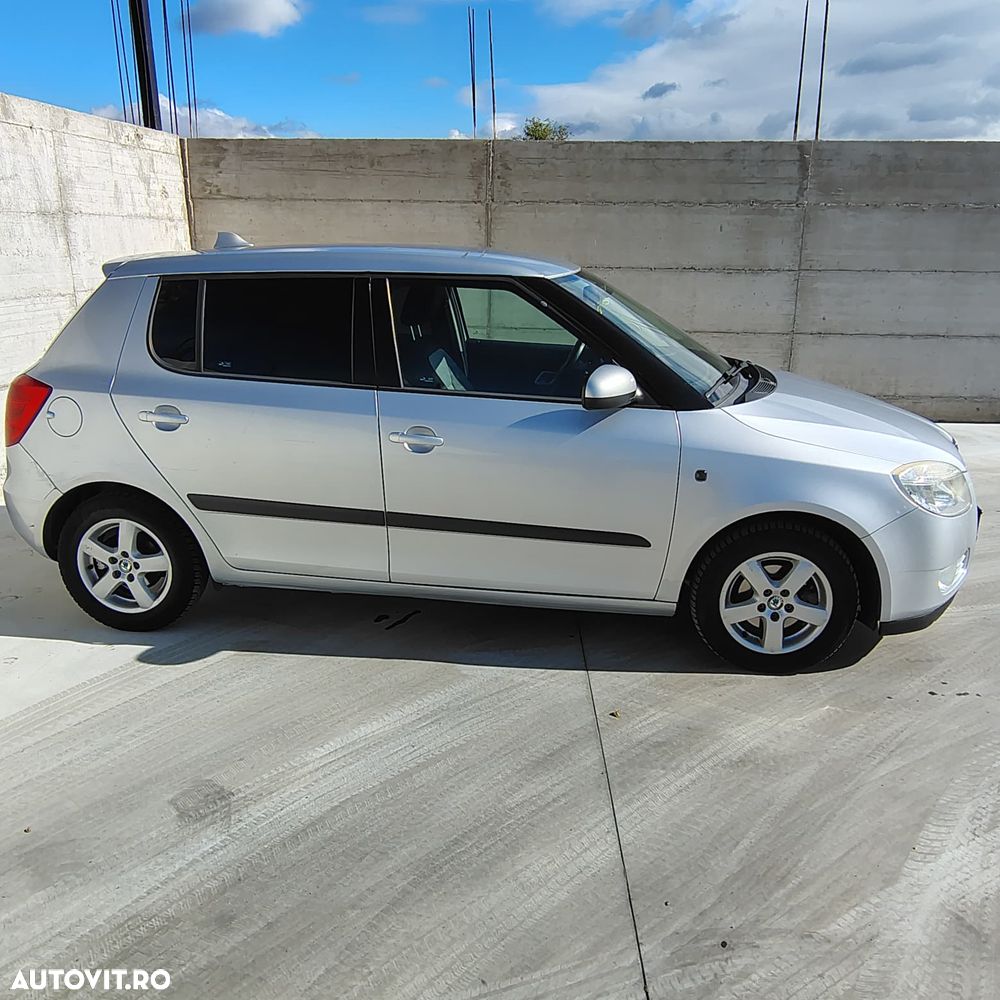 Skoda Fabia 2008 photo 3