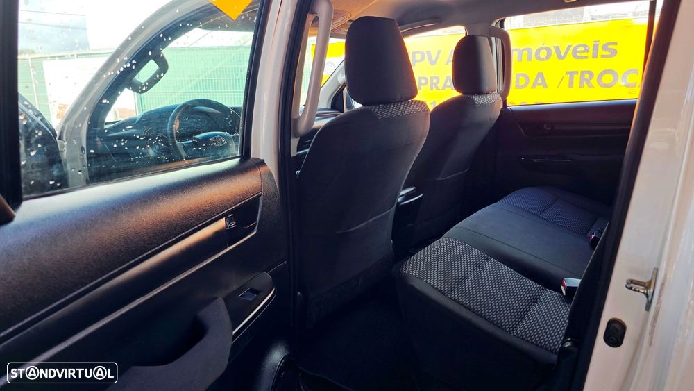 Toyota Hilux 2.4 D-4D 2WD CD Tracker - 9