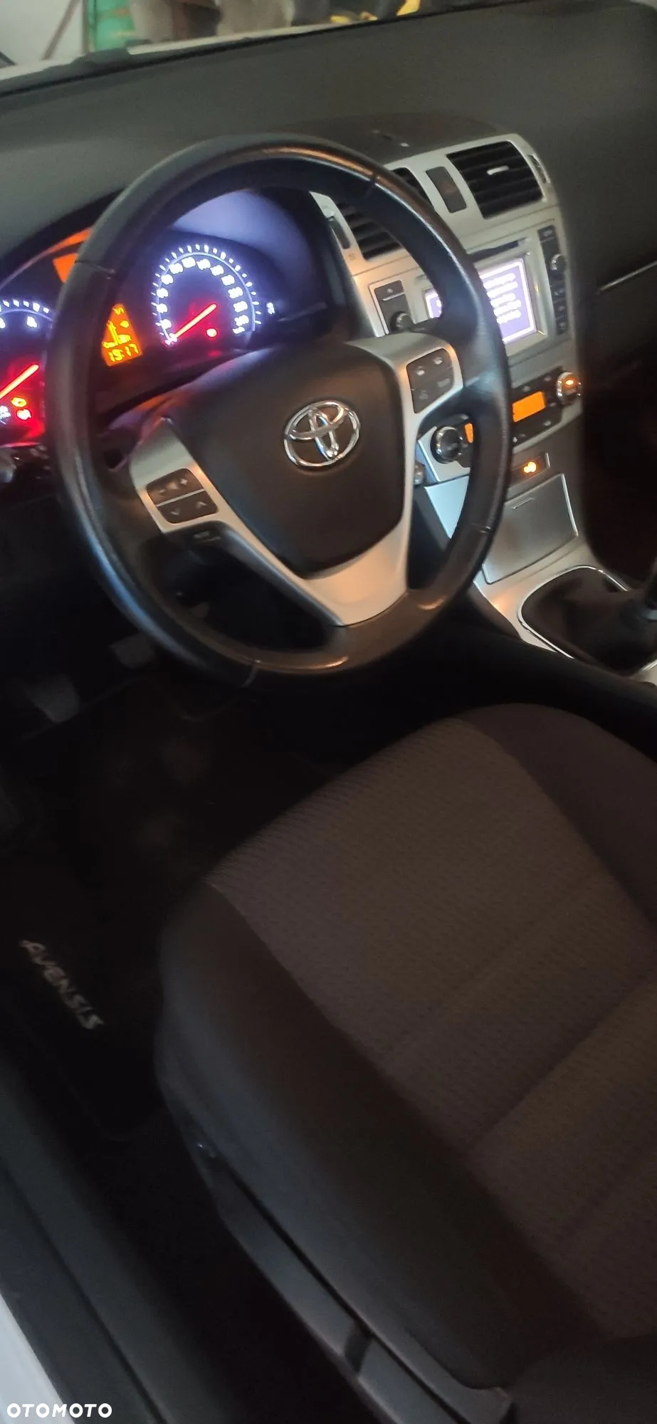 Toyota Avensis 2.0 D-4D Premium - 8