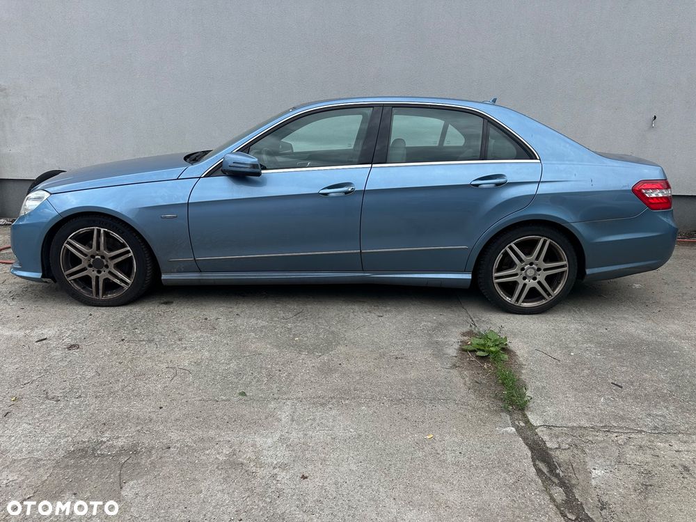 Mercedes-Benz Klasa E 350 CDI DPF 4Matic BlueEFFICIENCY 7G-TRONIC - 4