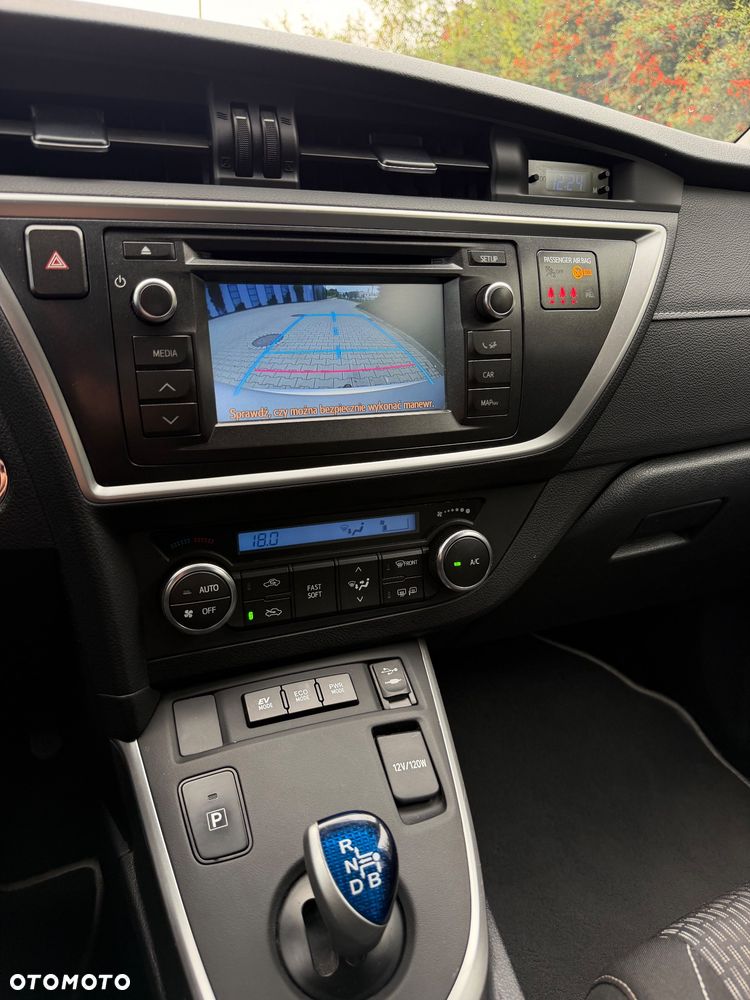 Toyota Auris 1.8 HSD Prestige NAVI - 19