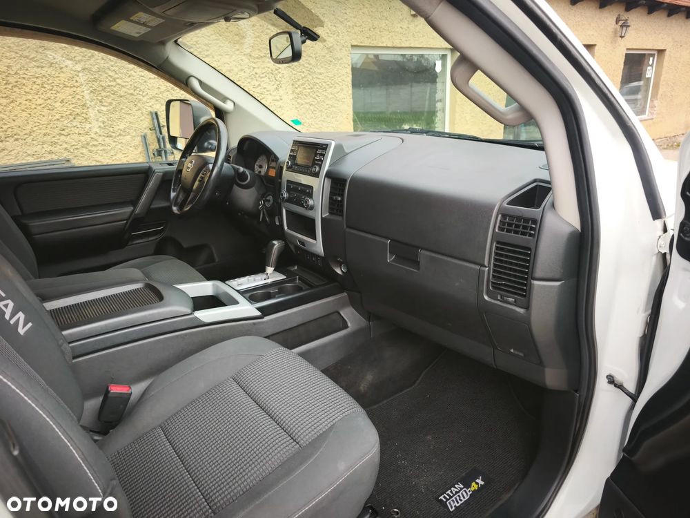 Nissan Titan 5.6 V8 SE Crew Cab - 9