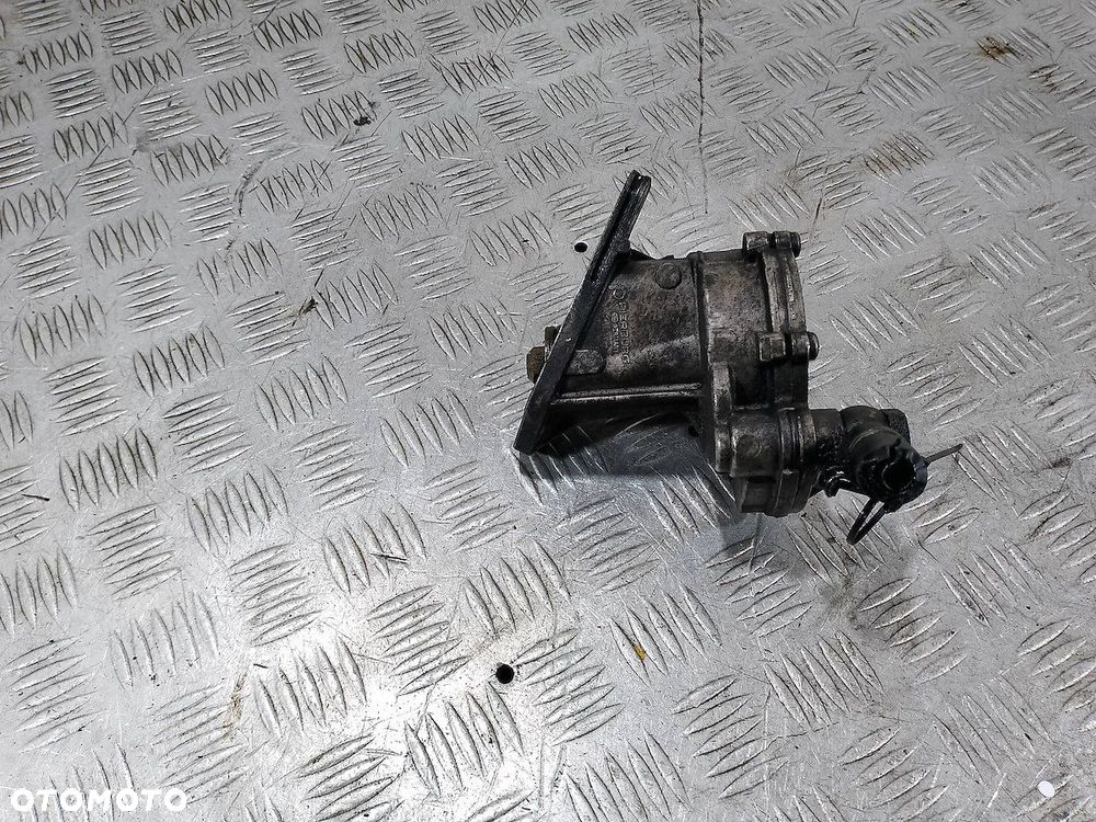 POMPA VACUM VW TRANSPORTER T4 2.4 - 1