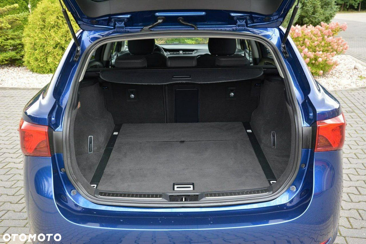 Toyota Avensis 1.8 Sol MS - 36