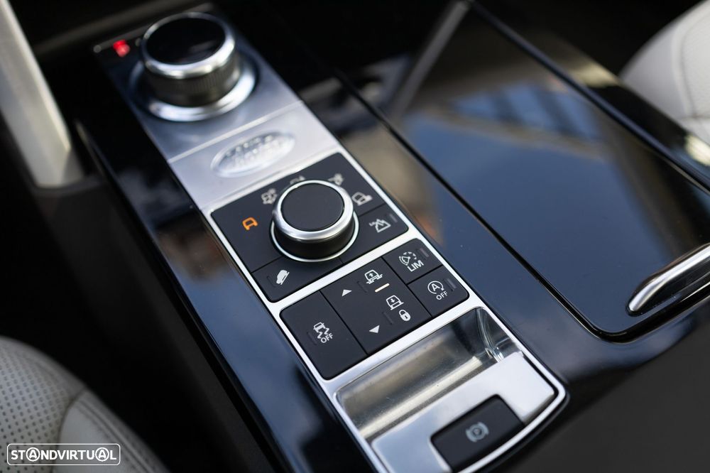 Land Rover Discovery 3.0 TD6 HSE Auto - 49