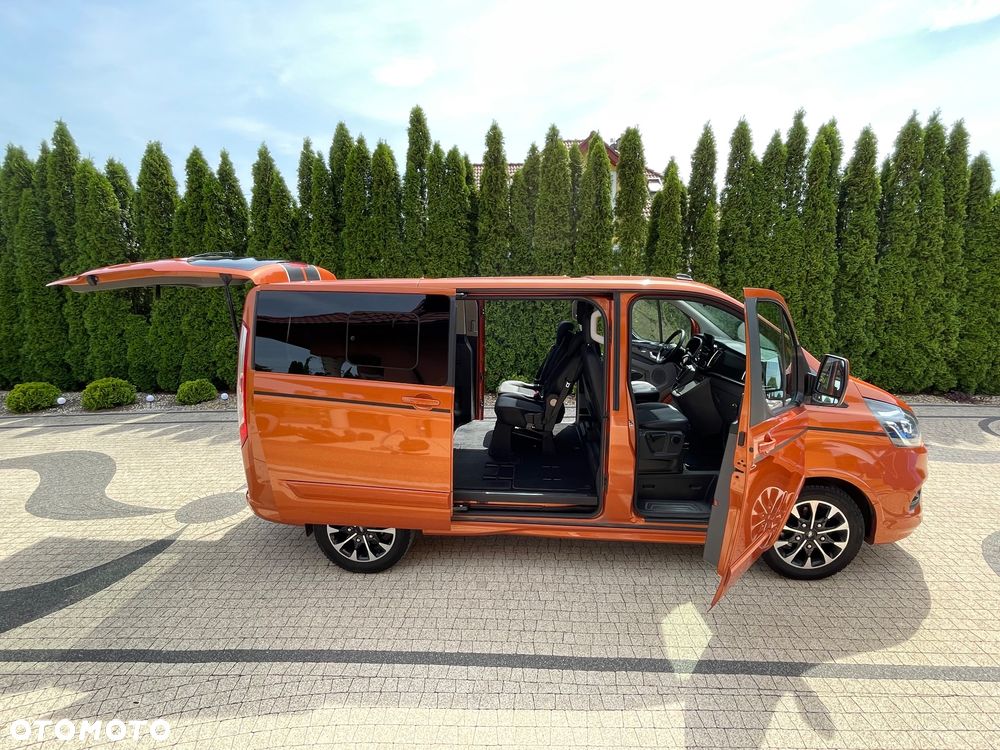 Ford Tourneo Custom - 12