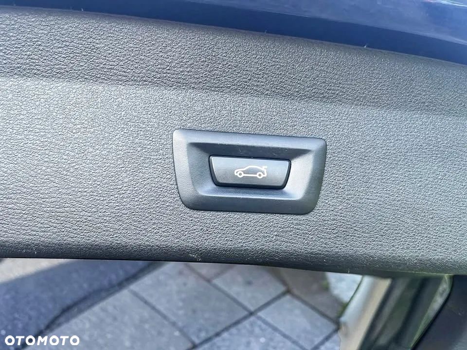 BMW X1 sDrive18i - 11