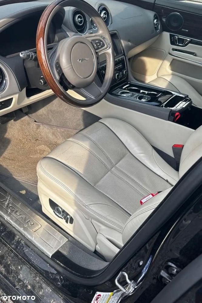 Jaguar XJ 3.0 T AWD R-Sport - 28