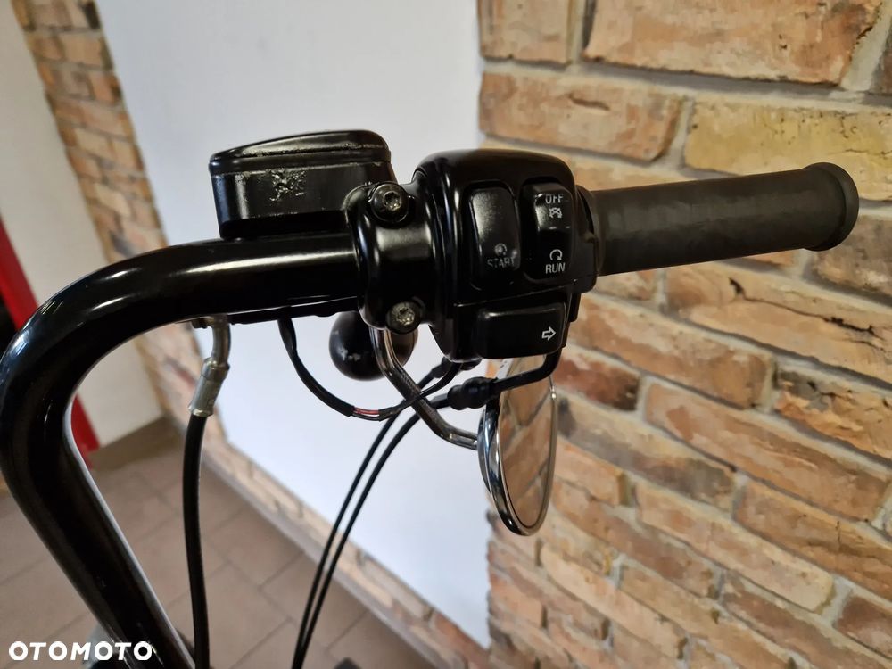 Harley-Davidson Dyna Street Bob - 25