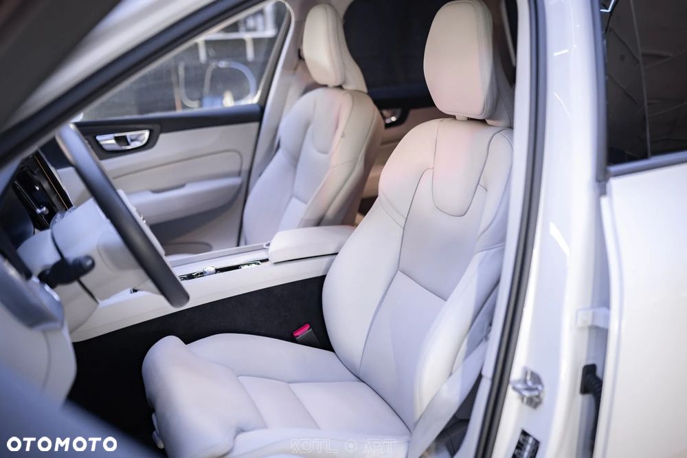 Volvo XC 60 T4 Momentum - 5