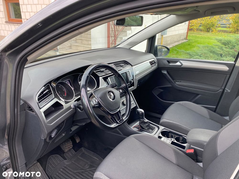 Volkswagen Touran - 14