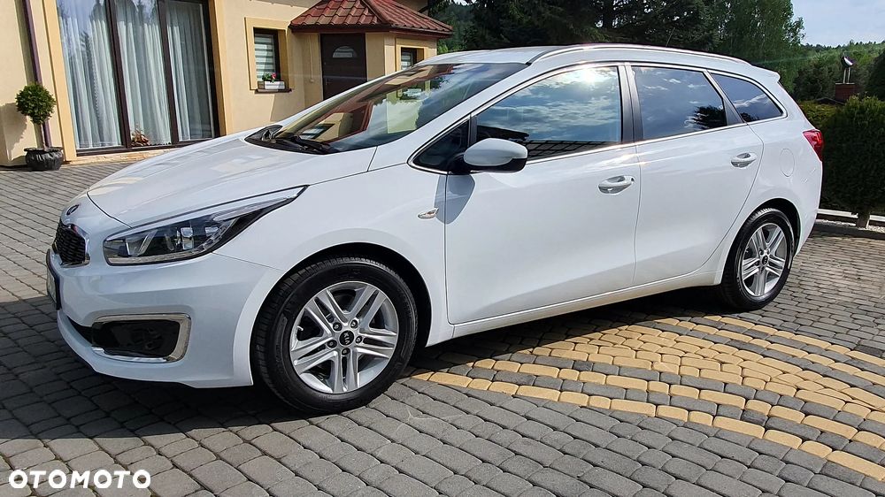 Kia Ceed 1.6 CRDi 136 ISG Platinum Edition - 4