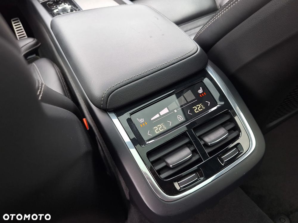 Volvo V60 B4 D R-Design - 33