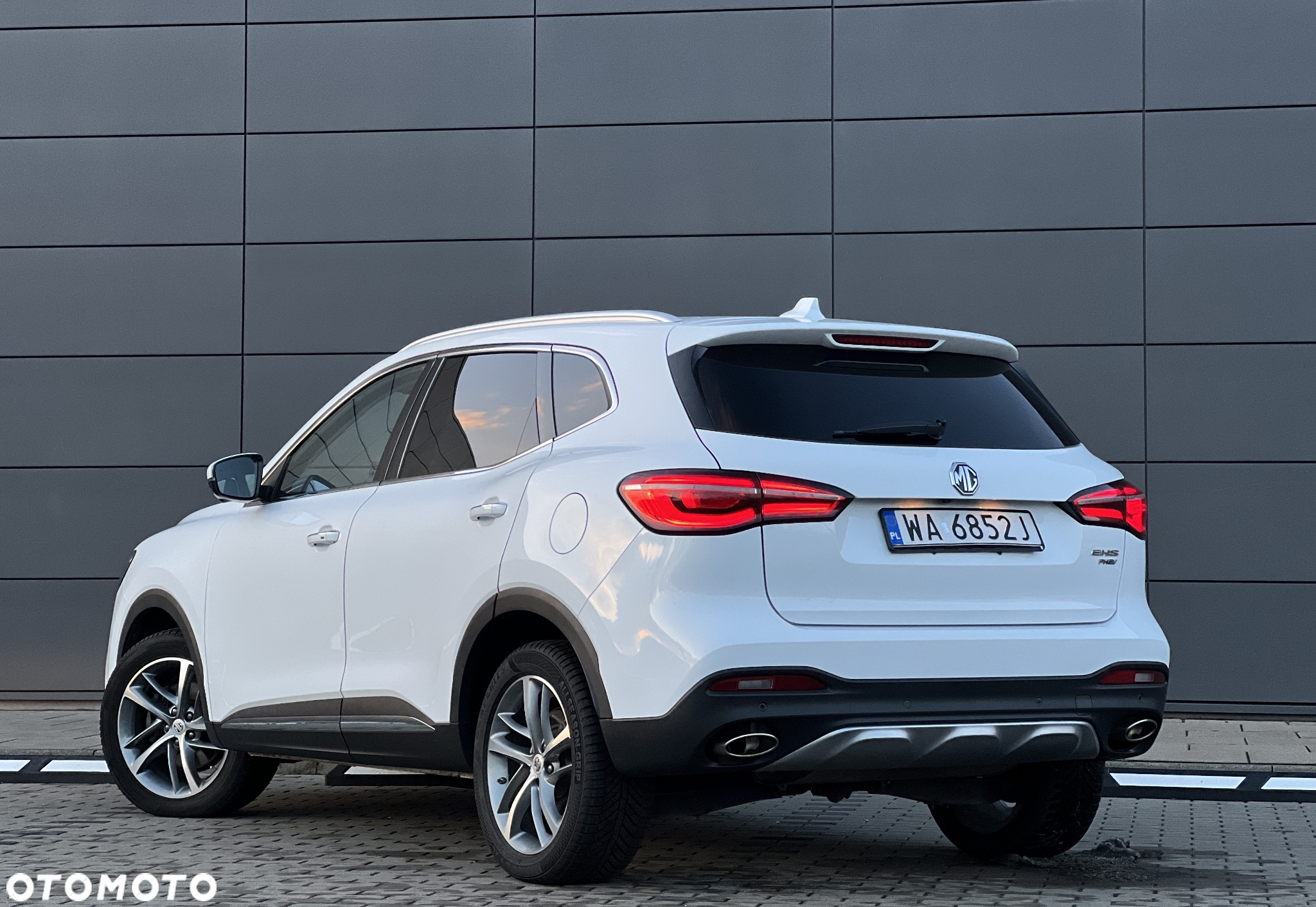 MG EHS 1.5T-GDI PHEV Luxury - 12
