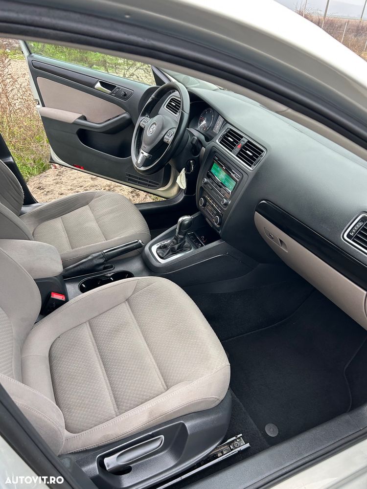 Volkswagen Jetta 1.6 TDI DSG Comfortline - 11