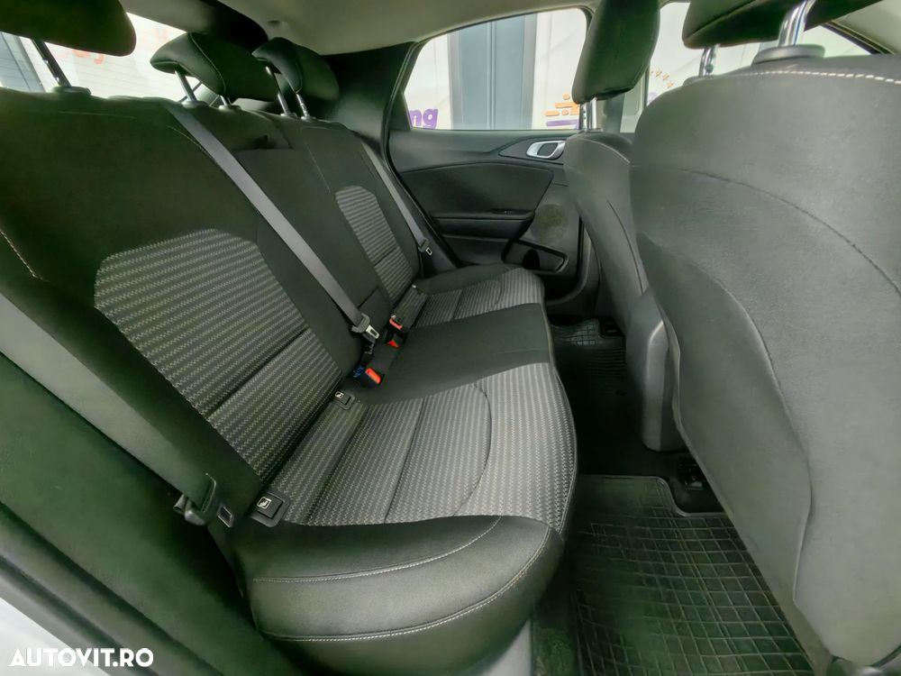 Kia Ceed 1.6 CRDi (48V Mild-Hybrid) DCT7 Vision - 18