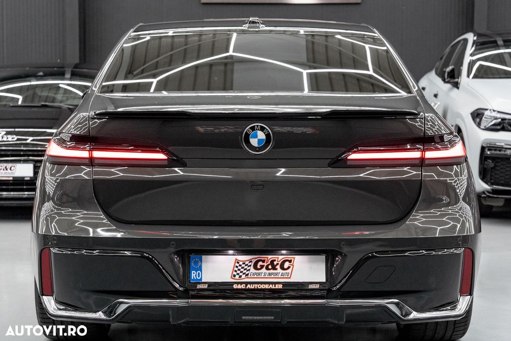 BMW Seria 7 740d xDrive MHEV - 25