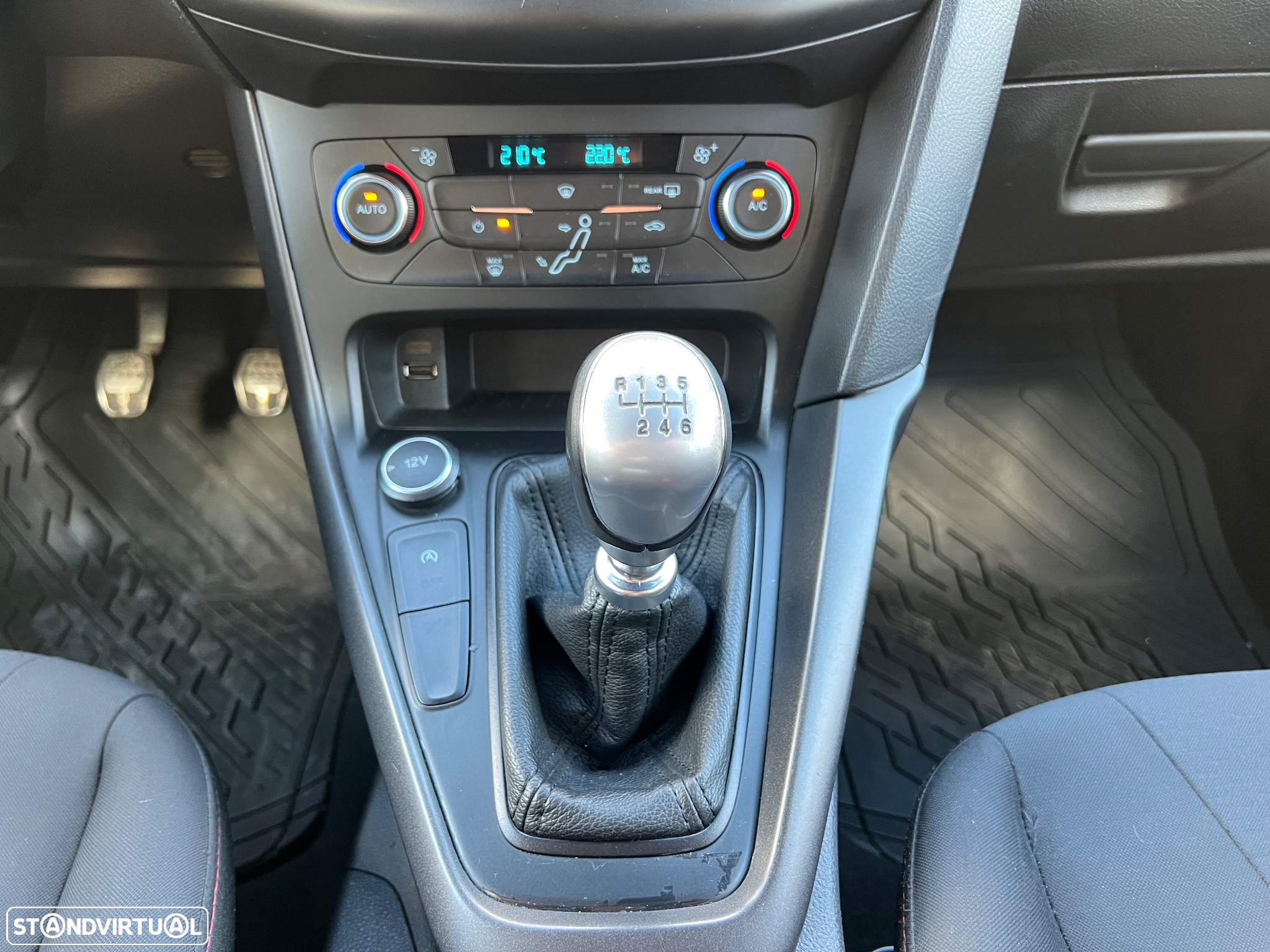 Ford Focus SW 1.5 TDCi EcoBlue ST-Line - 15