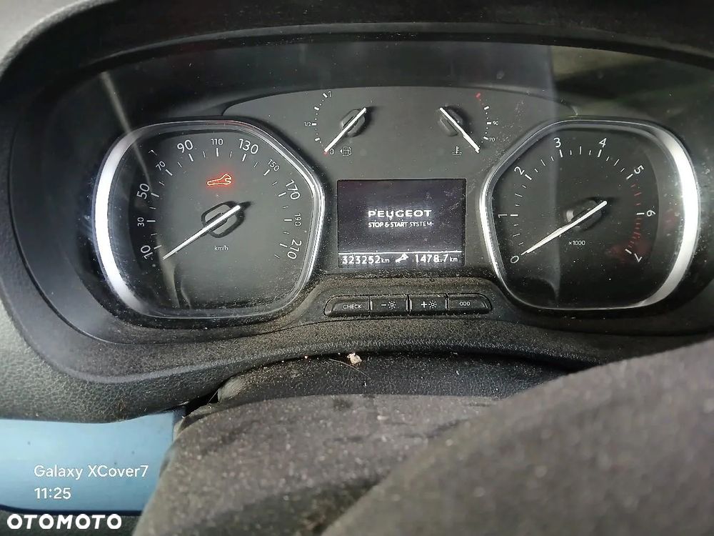 Peugeot Traveller 2.0 BlueHDi Compact Active - 11
