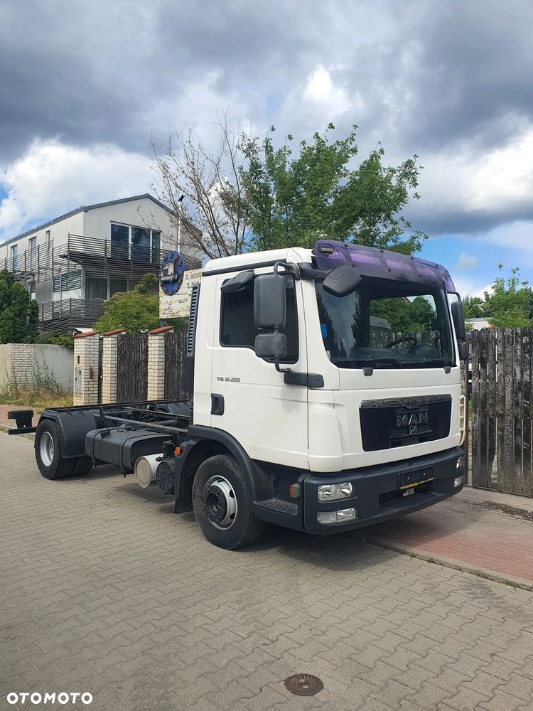 MAN TGL 12.220 - 9