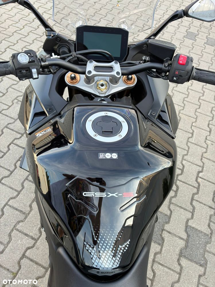 Suzuki GSX - 36