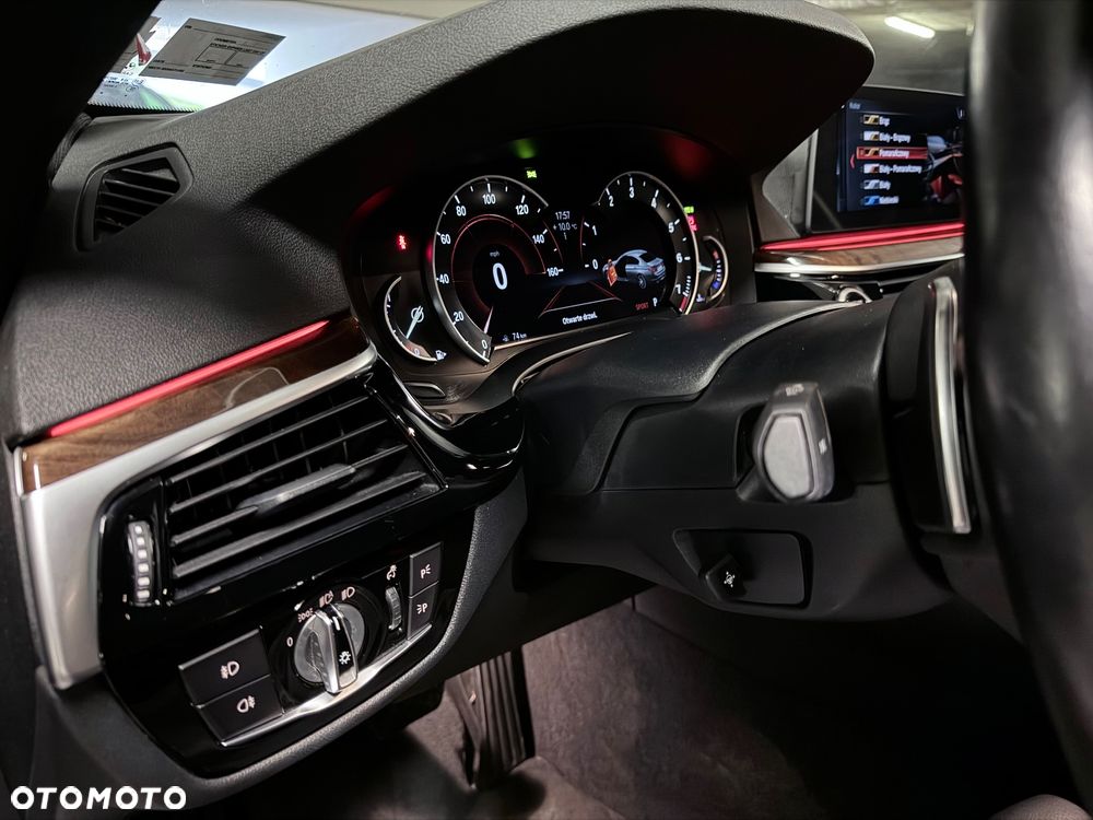 BMW Seria 5 530i xDrive Sport Line - 28