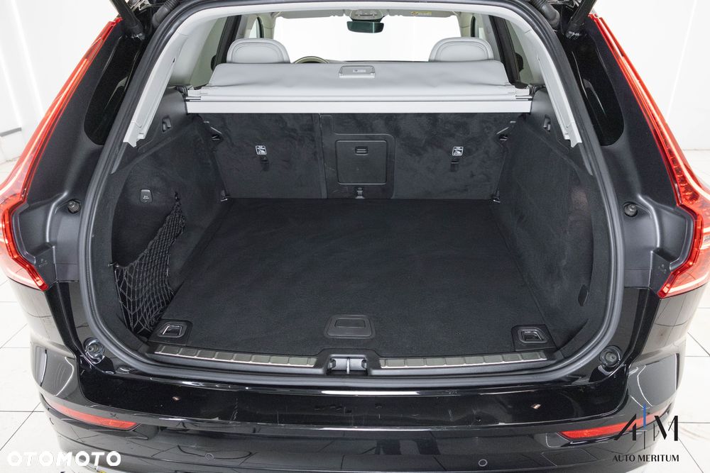 Volvo XC 60 B4 D AWD Plus Bright - 39