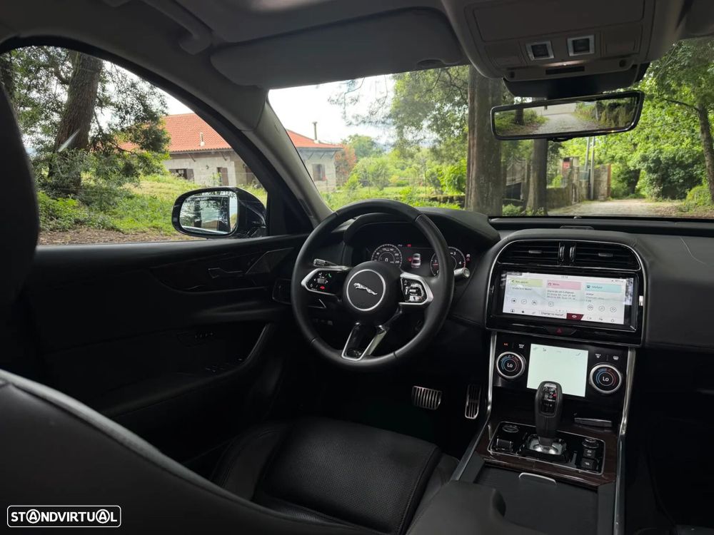 Jaguar XE 2.0 D R-Dynamic S - 16