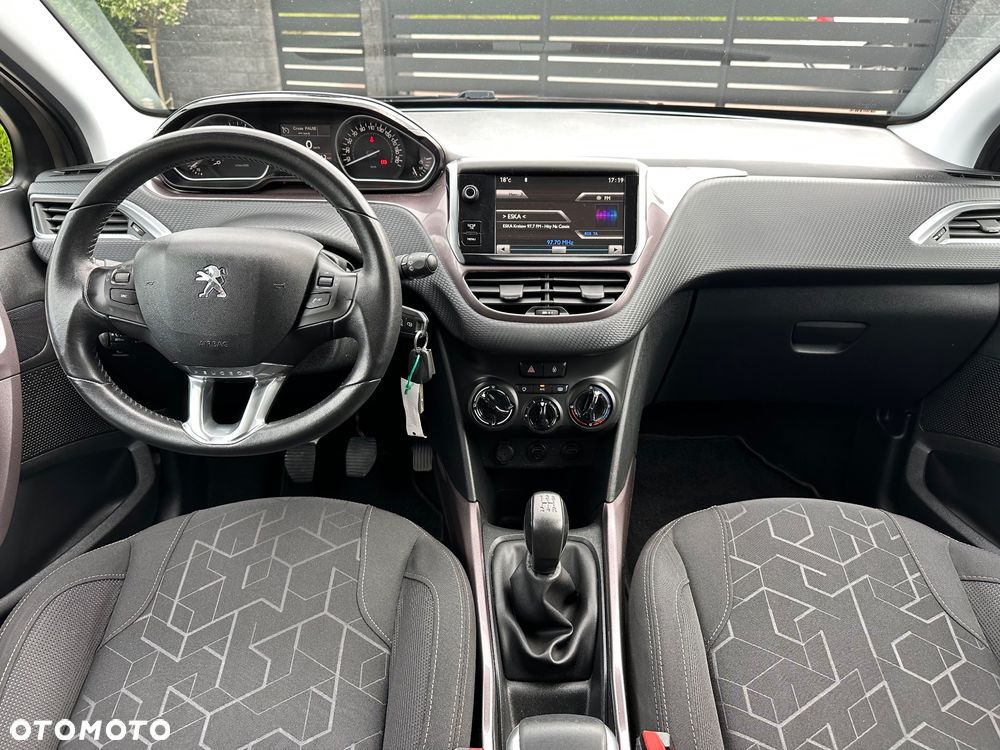 Peugeot 2008 1.2 Pure Tech GPF Style - 28