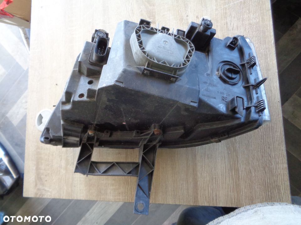 VW T5 LAMPA PRAWY PRZÓD EUROPA - 3
